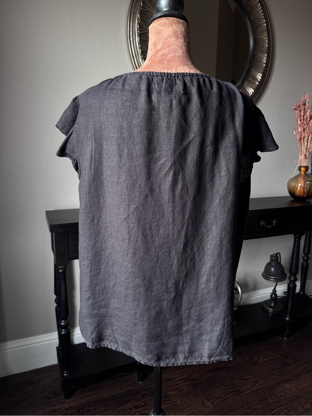 Velvet by Graham & Spencer Linen Black V-Neck Flutter Sleeve Blouse - Picture 6 of 11